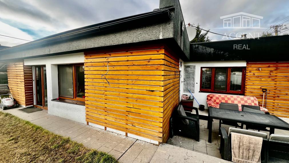 RODINNÝ DOM (107M2) V POKOJNEJ LOKALITE S PEKNÝM ROŽNÝM POZEMKOM (538M2) - MOST PRI BRATISLAVE