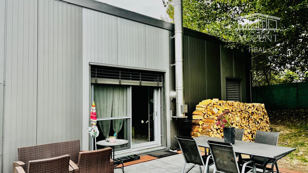 NÁDHERNÝ SLNEČNÝ POZEMOK POD LESOM (1427M2) S KOMPLETNE ZARIADENÝM 4-IZBOVÝM MOBILNÝM DOMOM (100M2) - PEKNÁ CESTA RAČA