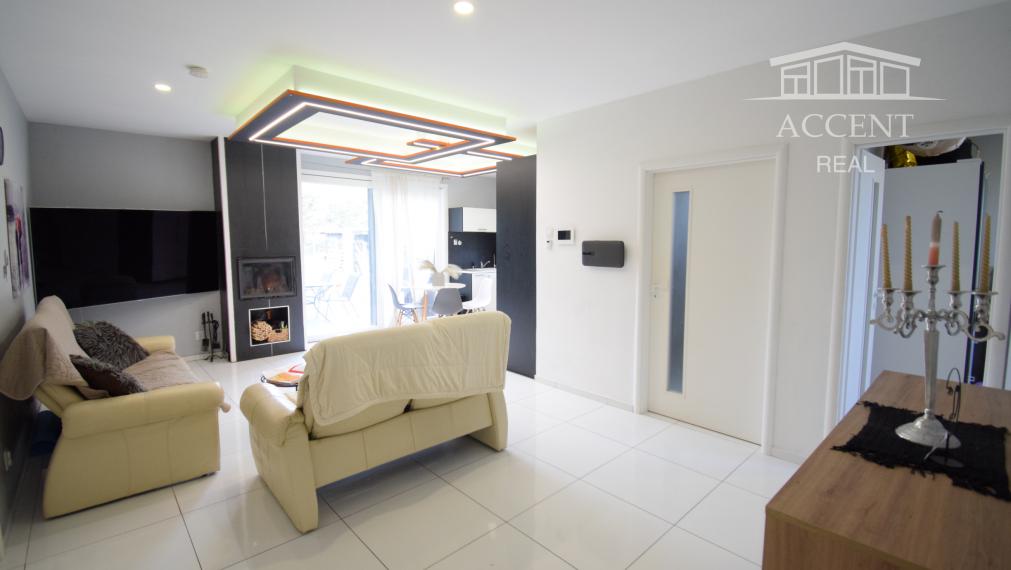 NÁDHERNÝ SLNEČNÝ POZEMOK POD LESOM (1427M2) S KOMPLETNE ZARIADENÝM 4-IZBOVÝM MOBILNÝM DOMOM (100M2) - PEKNÁ CESTA RAČA