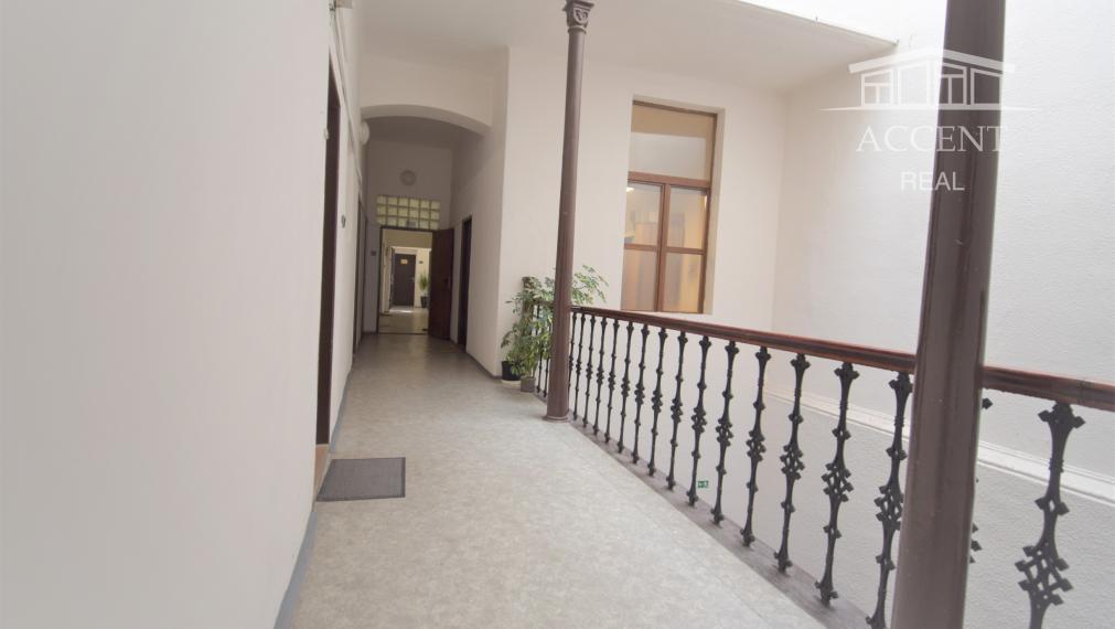 NÁDHERNÁ HISTORICKÁ BUDOVA   V CENTRE BANSKEJ BYSTRICE (1700m2)