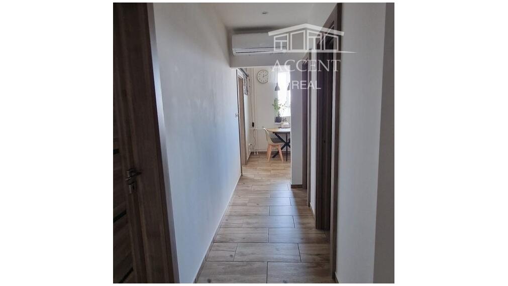 SLNEČNÝ, KVALITNE ZREKONŠTRUOVANÝ  3-IZBOVÝ BYT V CENTRE SENCA - KOLLÁROVA ULICA