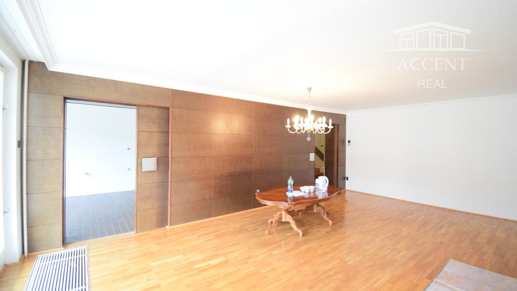 DVOJPODLAŽNÁ VILA (279M2) S PEKNÝM ROVINATÝM POZEMKOM(592M2) A NÁDHERNÝM VÝHĽADOM  - 6 PARKOVACÍCH MIEST