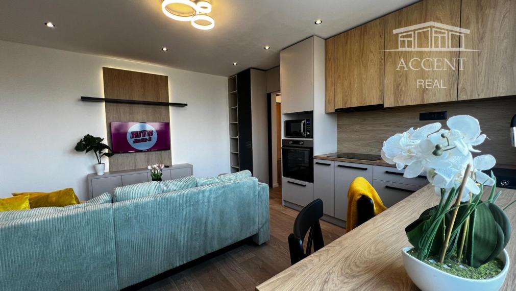 PRENÁJOM SLNEČNÉHO, KOMPLETNE ZREKONŠTRUOVANÉHO 2 IZBOVÉHO BYTU NA STREČIANSKEJ ULICI S PIVNIČNOU KOBKOU