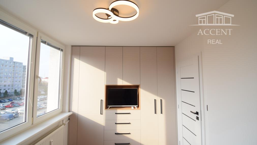 PRENÁJOM SLNEČNÉHO, KOMPLETNE ZREKONŠTRUOVANÉHO 2 IZBOVÉHO BYTU NA STREČIANSKEJ ULICI S PIVNIČNOU KOBKOU