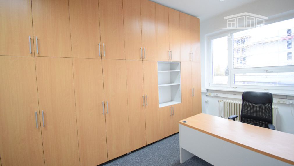 PRENÁJOM POSLEDNÝCH ZARIADENÝCH KANCELÁRIÍ S PARKOVACÍMI MIESTAMI - FREKVENTOVANÁ IVANSKÁ CESTA