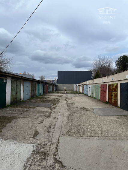 PREDAJ KOMPLETNE ZREKONŠTRUOVANEJ  GARÁŽE NA HANÁCKEJ ULICI V RUŽINOVE