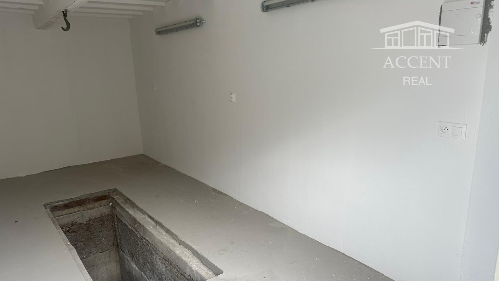 PREDAJ KOMPLETNE ZREKONŠTRUOVANEJ  GARÁŽE NA HANÁCKEJ ULICI V RUŽINOVE