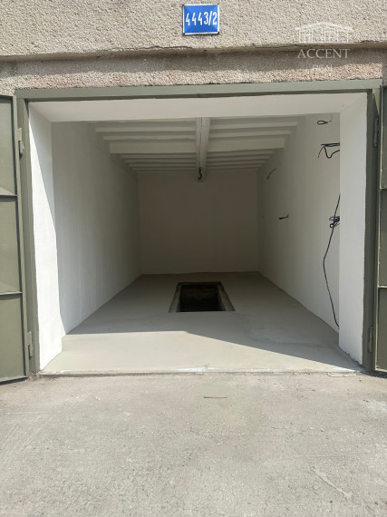 PREDAJ KOMPLETNE ZREKONŠTRUOVANEJ  GARÁŽE NA HANÁCKEJ ULICI V RUŽINOVE