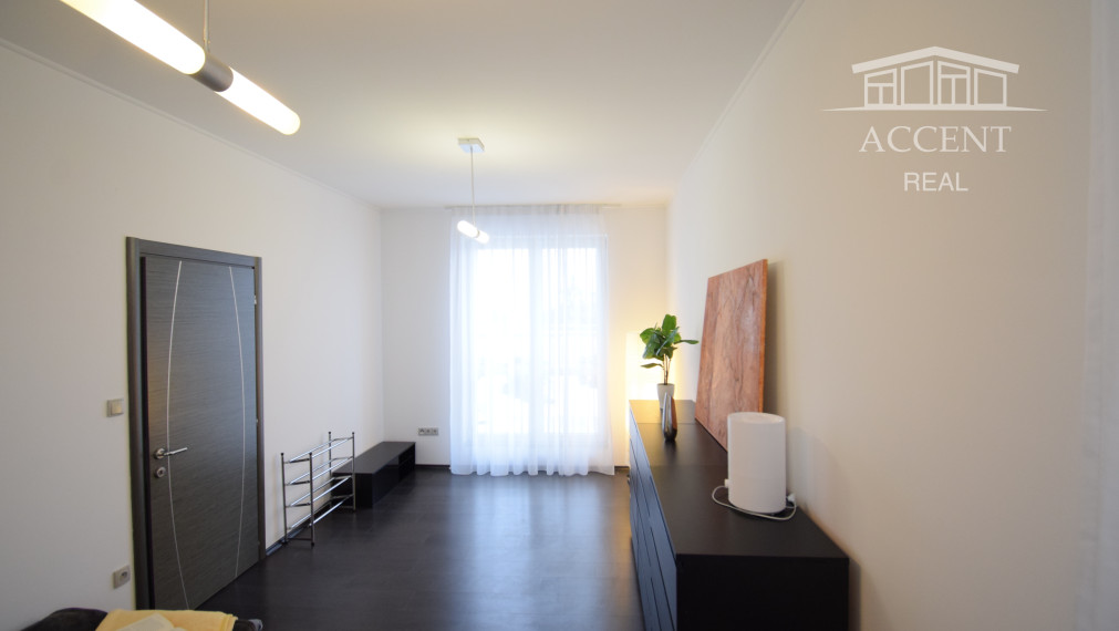 BYT V UZAVRETOM AREÁLI S KRÁSNOU VEĽKOU TERASOU A PARKOVACÍM MIESTOM (151,38m2)