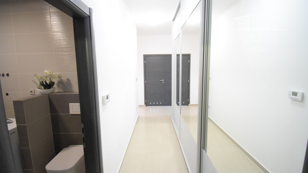 BYT V UZAVRETOM AREÁLI S KRÁSNOU VEĽKOU TERASOU A PARKOVACÍM MIESTOM (151,38m2)