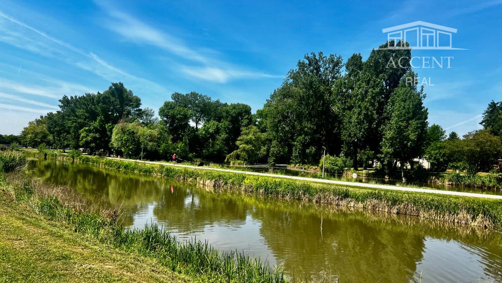 VEĽMI PEKNÝ,PRIESTRANNÝ 4-IZBOVÝ BUNGALOV  V KVALITNOM ŠTANDARDE AJ S KUCHYŇOU (128M2), POZEMOK 410M2, TERASA AJ KOMPLET OPLOTENIE V CENE A ĎALŠIE BENEFITY