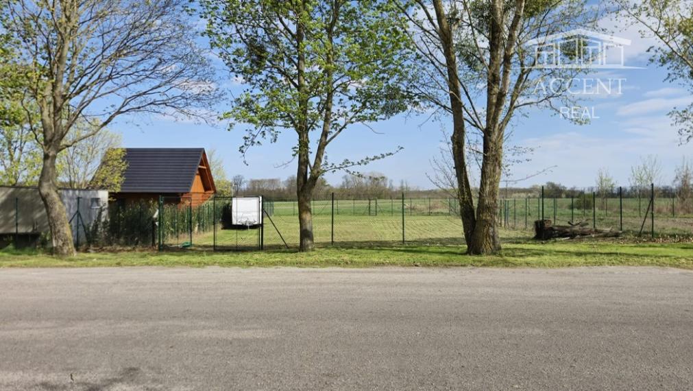 PEKNÝ OPLOTENÝ SLNEČNÝ POZEMOK (1000M2) V ČUNOVE