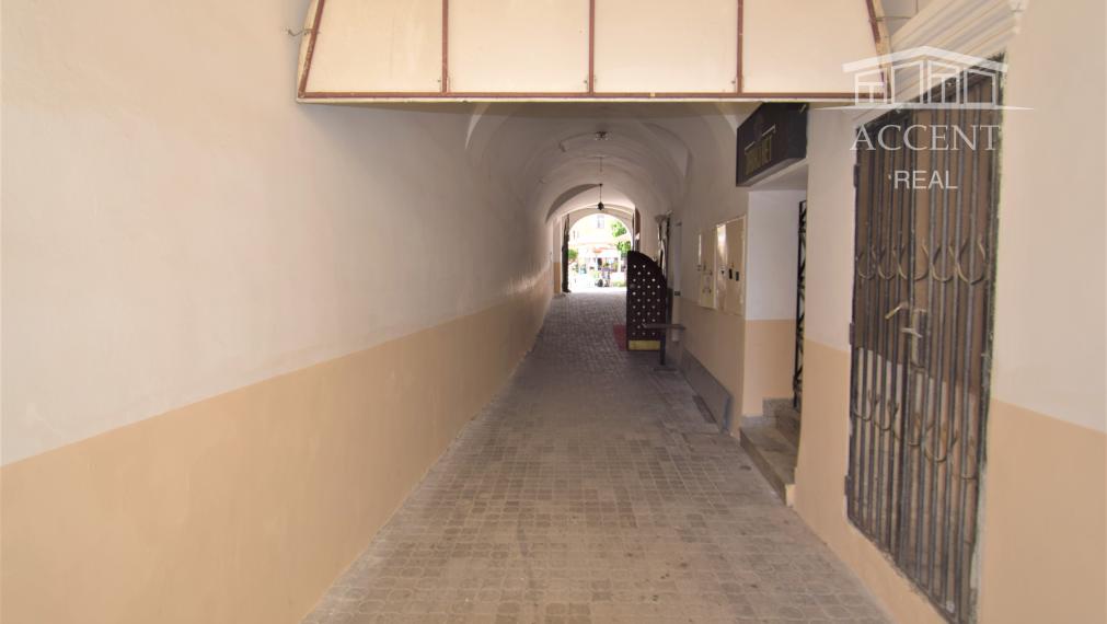 NÁDHERNÁ HISTORICKÁ BUDOVA   V CENTRE BANSKEJ BYSTRICE (1700m2)