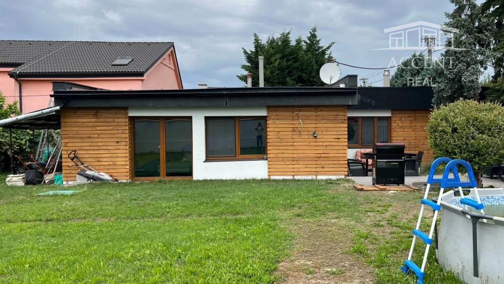 RODINNÝ DOM (107M2) V POKOJNEJ LOKALITE S PEKNÝM ROŽNÝM POZEMKOM (538M2) - MOST PRI BRATISLAVE