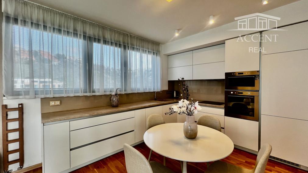 LUXUSNÝ VEĽKOMETRÁŽNY 3-IZBOVÝ BYT(90M2) NA 10. POSCHODÍ V RIVERPARKU S VÝHĽADOM NA DUNAJ - PARKING V GARÁŽI