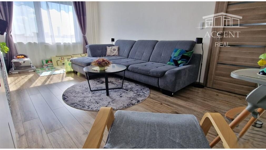 SLNEČNÝ, KVALITNE ZREKONŠTRUOVANÝ  3-IZBOVÝ BYT V CENTRE SENCA - KOLLÁROVA ULICA