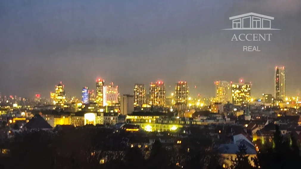 NADŠTANDARDNÝ STAROMESTSKÝ PODKROVNÝ BYT V DIPLOMATICKEJ ŠTVRTI POD HRADOM (85M2) - ZÁHRADA, GARÁŽ