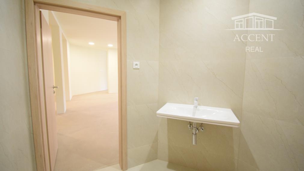 PRÉMIOVÉ OBCHODNÉ PRIESTORY S VÝKLADMI NA FREKVENTOVANEJ ULICI V CENTRE - KRÍŽNA UL.