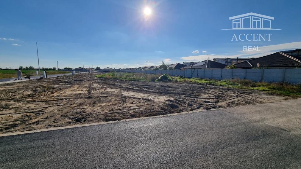 ROŽNÝ VOĽNÝ STAVEBNÝ POZEMOK (612M2),  SKVELÁ POLOHA -  MOST PRI BRATISLAVE