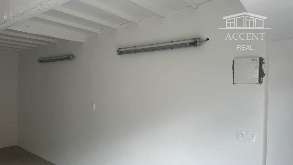 PREDAJ KOMPLETNE ZREKONŠTRUOVANEJ  GARÁŽE NA HANÁCKEJ ULICI V RUŽINOVE