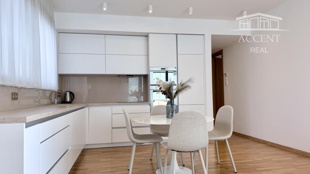 LUXUSNÝ VEĽKOMETRÁŽNY 3-IZBOVÝ BYT(90M2) NA 10. POSCHODÍ V RIVERPARKU S VÝHĽADOM NA DUNAJ - PARKING V GARÁŽI