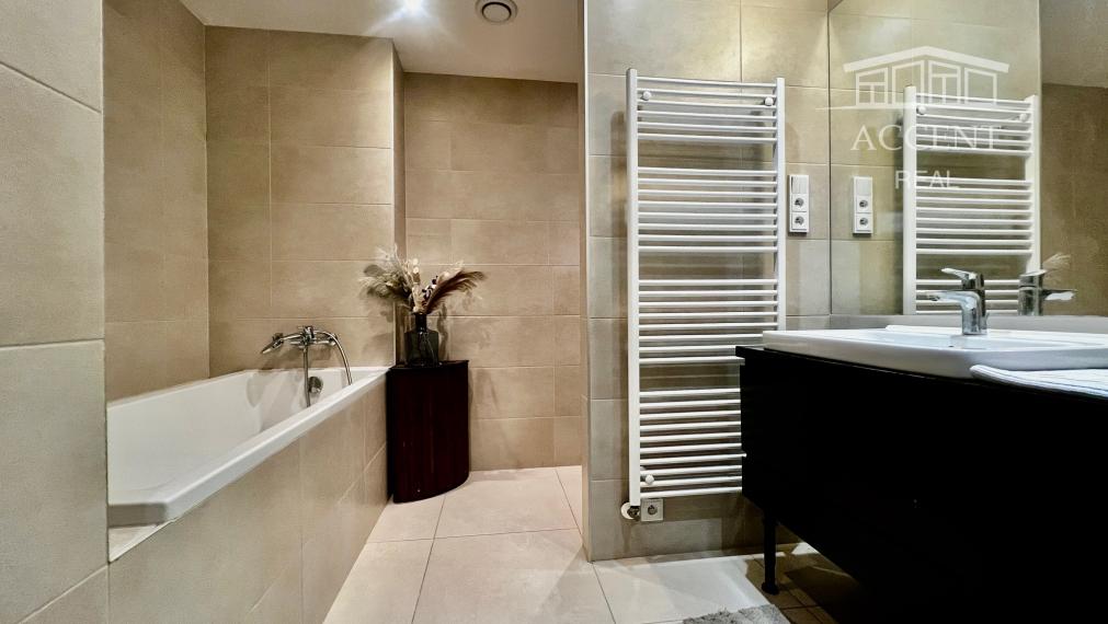 LUXUSNÝ VEĽKOMETRÁŽNY 3-IZBOVÝ BYT(90M2) NA 10. POSCHODÍ V RIVERPARKU S VÝHĽADOM NA DUNAJ - PARKING V GARÁŽI