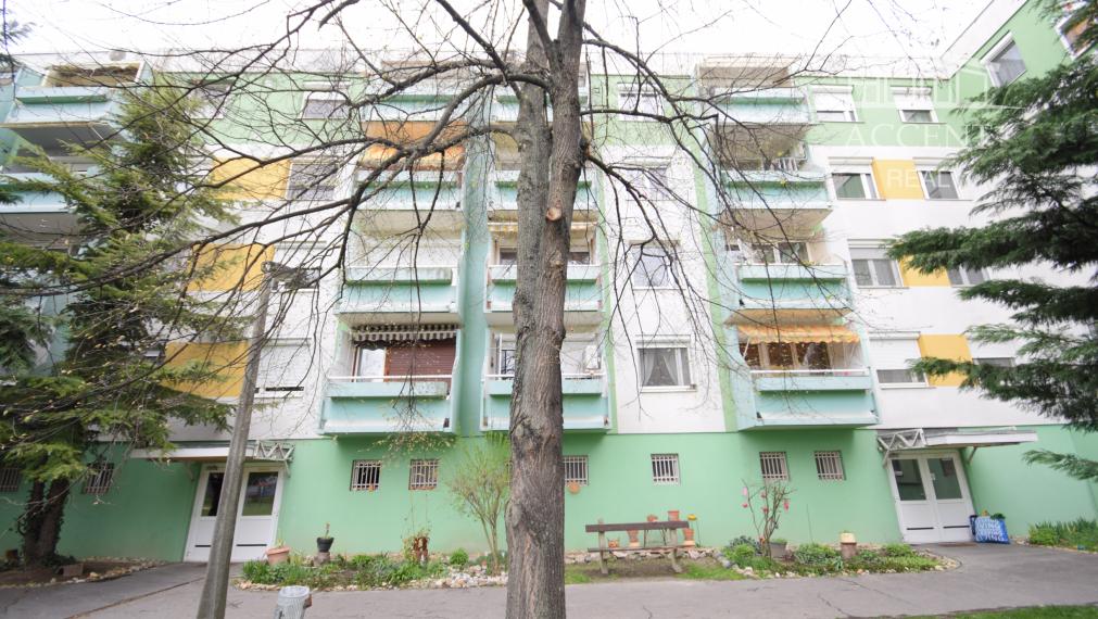 PREDAJ 3 IZBOVÉHO BYTU S BALKÓNOM  - V CENTRE MOSONMAGYARÓVÁR