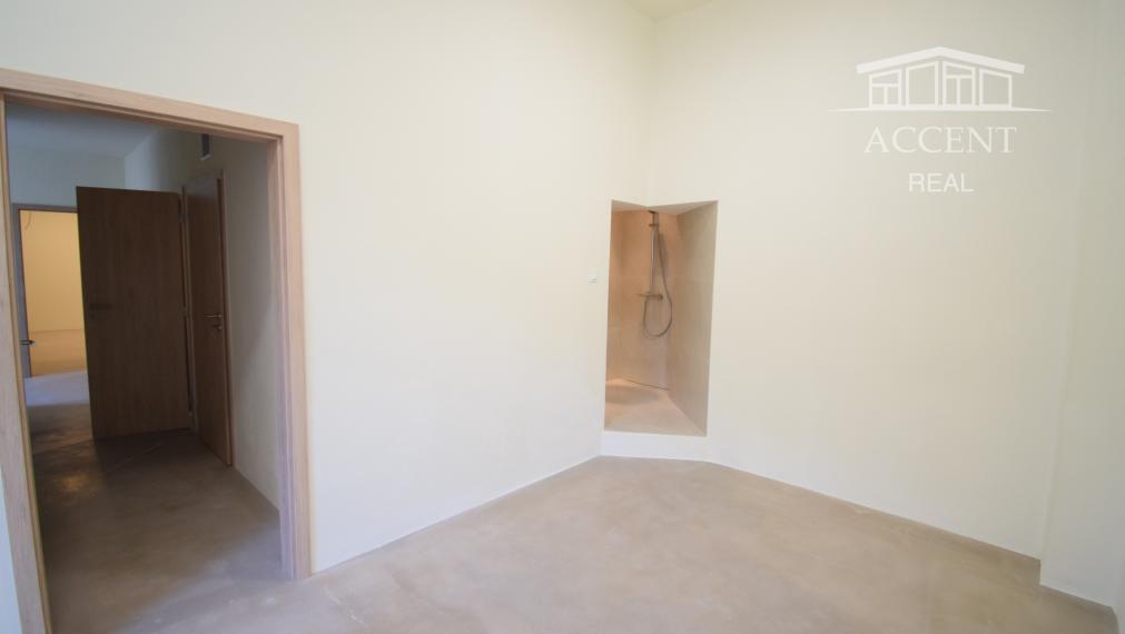 PRÉMIOVÉ OBCHODNÉ PRIESTORY S VÝKLADMI NA FREKVENTOVANEJ ULICI V CENTRE - KRÍŽNA UL.