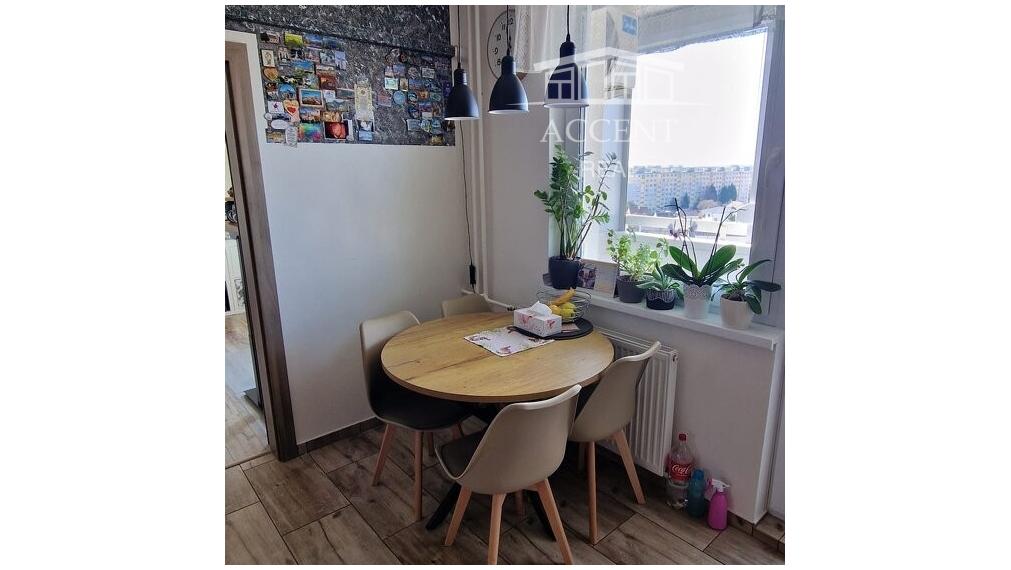 SLNEČNÝ, KVALITNE ZREKONŠTRUOVANÝ  3-IZBOVÝ BYT V CENTRE SENCA - KOLLÁROVA ULICA