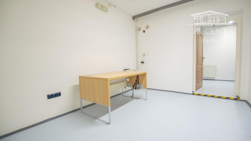 TROJPODLAŽNÁ POLYFUNKČNÁ BUDOVA V RUŽINOVE (414M2) - FREKVENTOVANÁ GALVANIHO ULICA