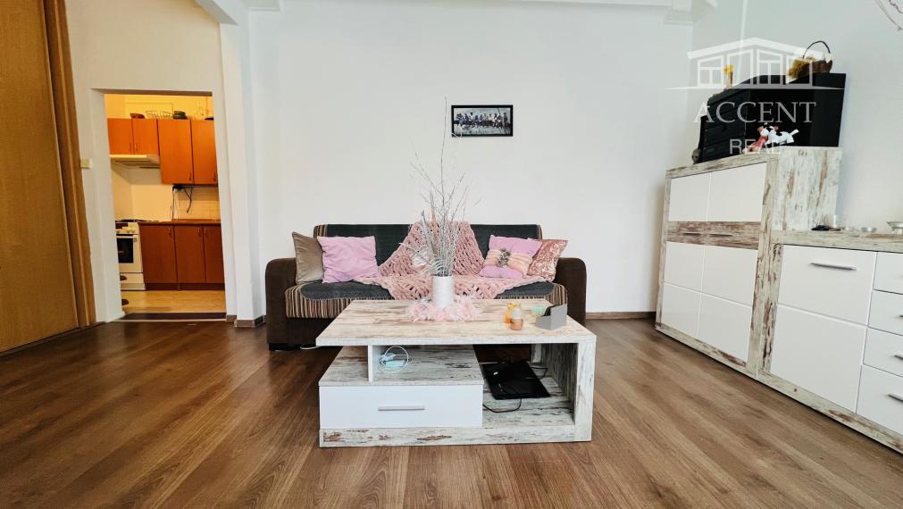 PRENÁJOM - PEKNÝ, ZREKONŠTRUOVANÝ  2- IZBOVÝ BYT V RUŽINOVE UPROSTRED ZELENE