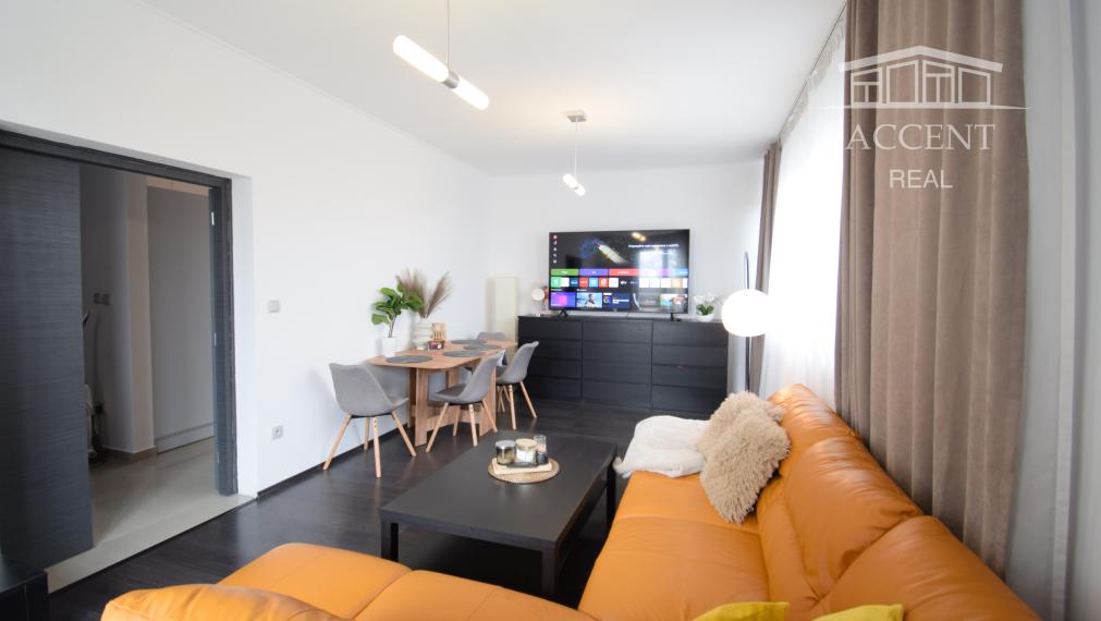 BYT V UZAVRETOM AREÁLI S KRÁSNOU VEĽKOU TERASOU A PARKOVACÍM MIESTOM (151,38m2)