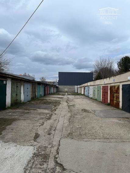 REZERVOVANÁ - PREDAJ KOMPLETNE ZREKONŠTRUOVANEJ  GARÁŽE NA HANÁCKEJ ULICI V RUŽINOVE