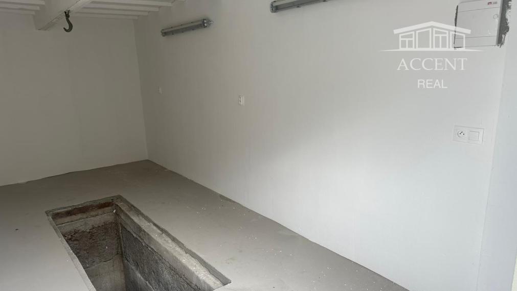 REZERVOVANÁ - PREDAJ KOMPLETNE ZREKONŠTRUOVANEJ  GARÁŽE NA HANÁCKEJ ULICI V RUŽINOVE