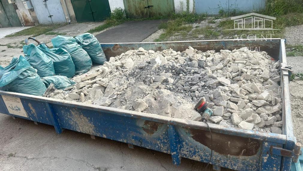 REZERVOVANÁ - PREDAJ KOMPLETNE ZREKONŠTRUOVANEJ  GARÁŽE NA HANÁCKEJ ULICI V RUŽINOVE