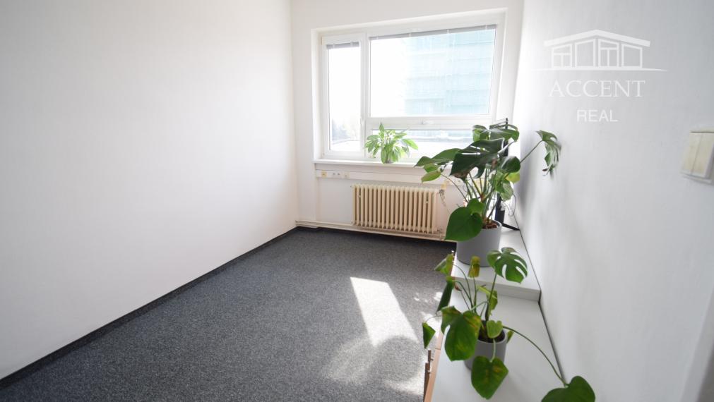 PRENÁJOM POSLEDNÝCH ZARIADENÝCH KANCELÁRIÍ S PARKOVACÍMI MIESTAMI - FREKVENTOVANÁ IVANSKÁ CESTA