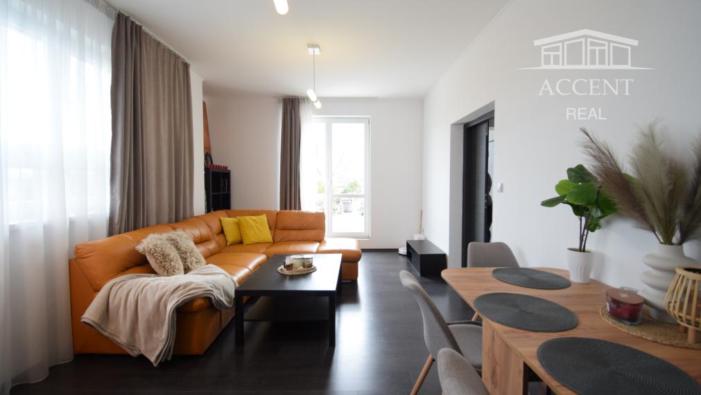 2 IZBOVÝ BYT V UZAVRETOM AREÁLI S KRÁSNOU VEĽKOU TERASOU A PARKOVACÍM MIESTOM (151,38m2)