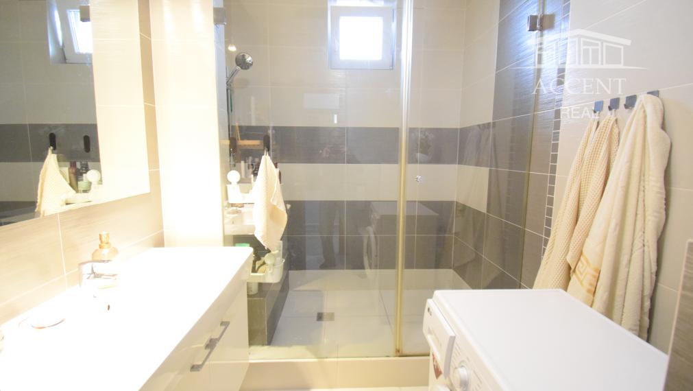 2 IZBOVÝ BYT V UZAVRETOM AREÁLI S KRÁSNOU VEĽKOU TERASOU A PARKOVACÍM MIESTOM (151,38m2)