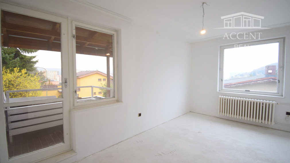 DVOJPODLAŽNÁ VILA (279M2) S PEKNÝM ROVINATÝM POZEMKOM(592M2) A NÁDHERNÝM VÝHĽADOM  - 6 PARKOVACÍCH MIEST