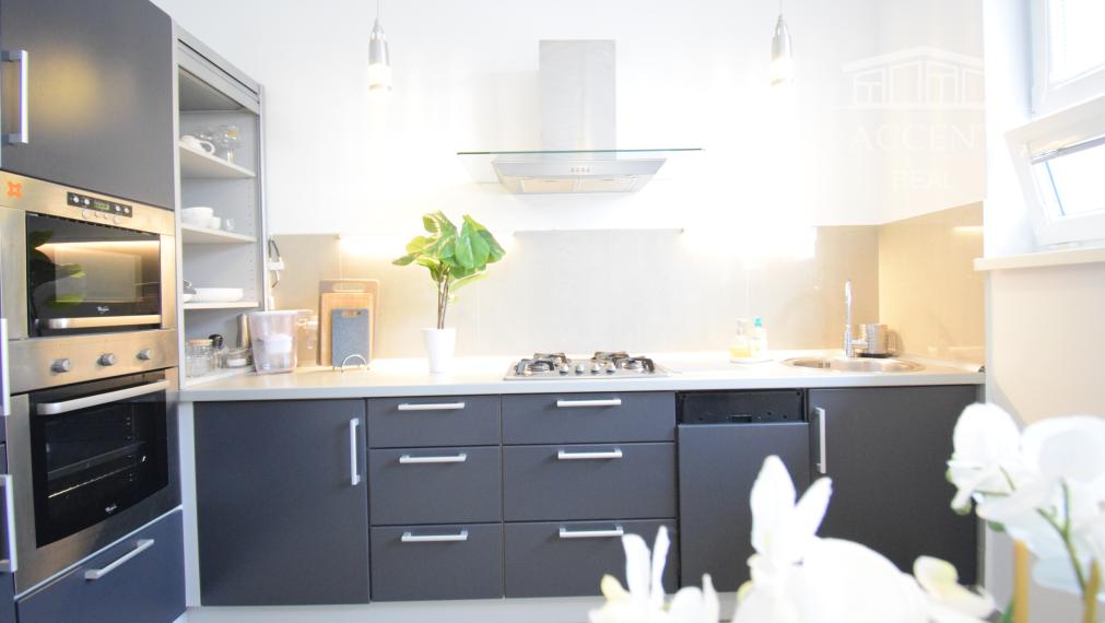 2 IZBOVÝ BYT V UZAVRETOM AREÁLI S KRÁSNOU VEĽKOU TERASOU A PARKOVACÍM MIESTOM (151,38m2)