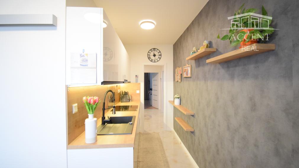 REZERVOVANÉ -  VÝNIMOČNÝ 3-IZBOVÝ BYT S VEĽKORYSOU VÝMEROU 86M2 V TICHEJ LOKALITE RUŽINOVA - ŠTEFUNKOVA