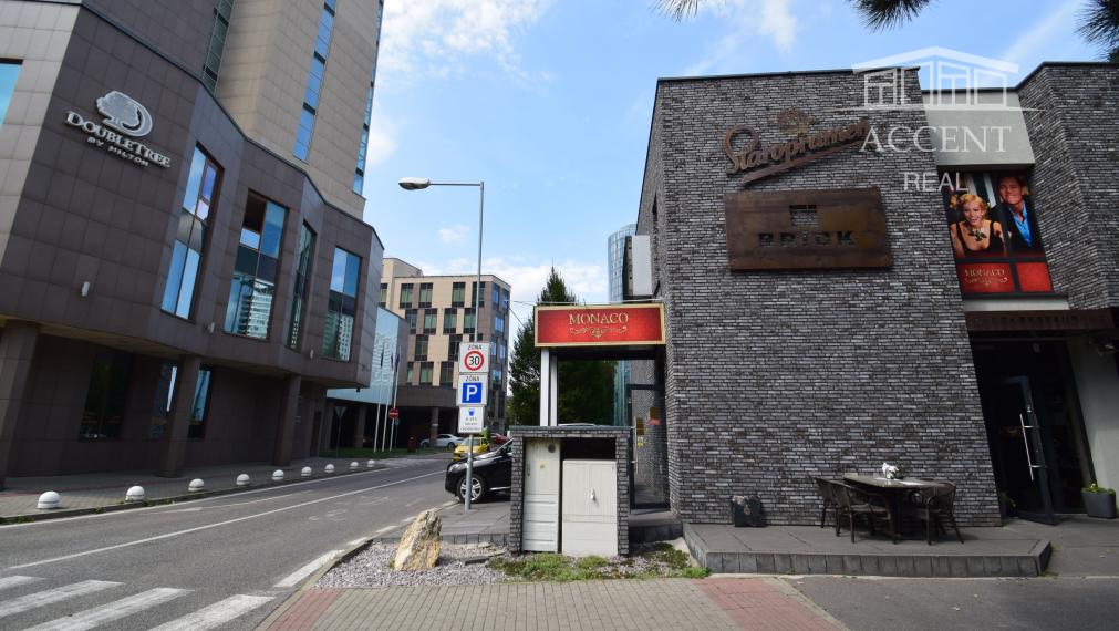 KOMERČNÉ  PRIESTORY S PARKOVANÍM NA   TRNAVSKEJ CESTE - PRI ZIMNOM ŠTADIÓNE