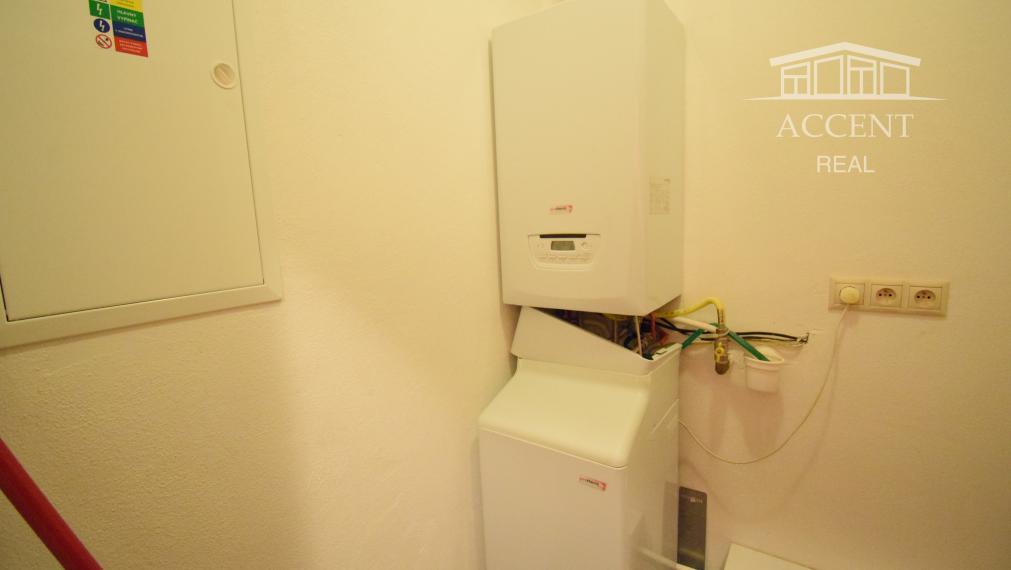 PRIESTRANNÝ 4-IZBOVÝ BUNGALOV (188M2) S GARÁŽOU A S PEKNÝM POZEMKOM (550M2) LEN 4KM OD SENCA - HRUBÝ ŚÚR