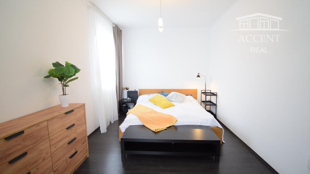 2 IZBOVÝ BYT V UZAVRETOM AREÁLI S KRÁSNOU VEĽKOU TERASOU A PARKOVACÍM MIESTOM (151,38m2)