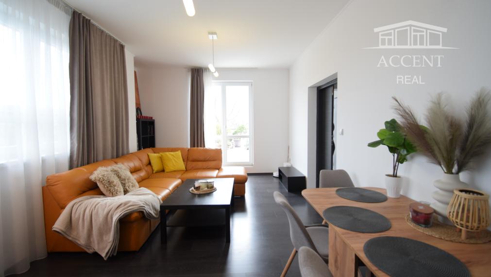 BYT V UZAVRETOM AREÁLI S KRÁSNOU VEĽKOU TERASOU A PARKOVACÍM MIESTOM (151,38m2)