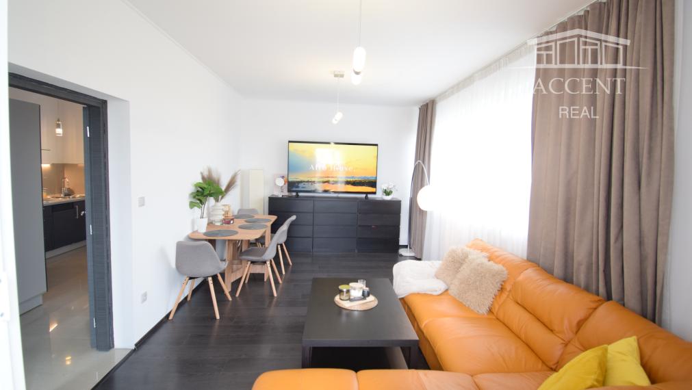 BYT V UZAVRETOM AREÁLI S KRÁSNOU VEĽKOU TERASOU A PARKOVACÍM MIESTOM (151,38m2)