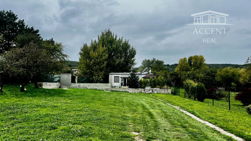 KOMPLETNE ZARIADENÝ 4- IZBOVÝ MOBILNÝ DOM S TERASOU S KRÁSNYM SLNEČNÝM POZEMKOM (1427M2) - PEKNÁ CESTA RAČA