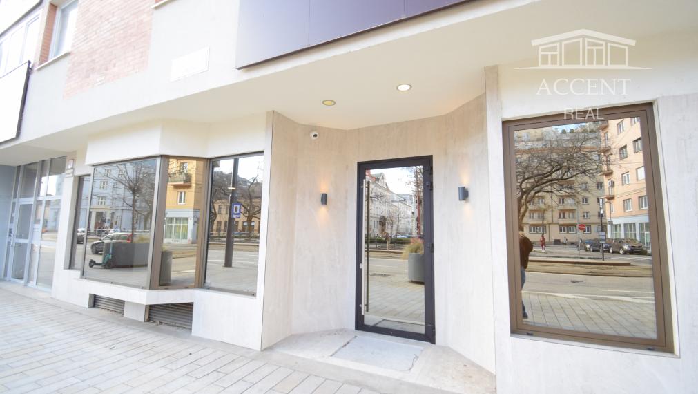 PRÉMIOVÉ OBCHODNÉ PRIESTORY S VÝKLADMI NA FREKVENTOVANEJ ULICI V CENTRE - KRÍŽNA UL.