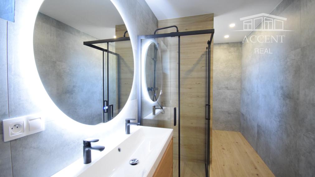 VEĽMI PEKNÝ, PRIESTRANNÝ 4-IZBOVÝ BUNGALOV(128M2) V NADŠTANDARDE AJ S KUCHYŇOU A SPOTREBIČMI,  POZEMOK 345M2, TERASA, EXT. ŽALÚZIE AJ PLOT V CENE