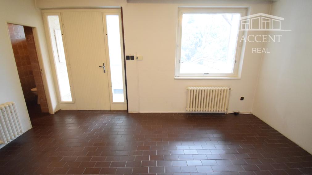 DVOJPODLAŽNÁ VILA (279M2) S PEKNÝM ROVINATÝM POZEMKOM(592M2) A NÁDHERNÝM VÝHĽADOM  - 6 PARKOVACÍCH MIEST